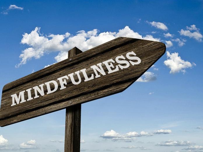 Et billede af et skilt, hvor der står "Mindfulness" på. 